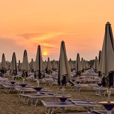 Fabulous In A Peaceful Area - Beahost Villa Bibione
